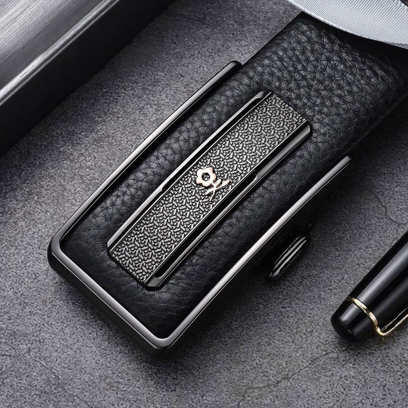 Executive Ratchet Belt - Montagut Executive Ratchet Belt – Full-Grain Cowhide Automatic Buckle